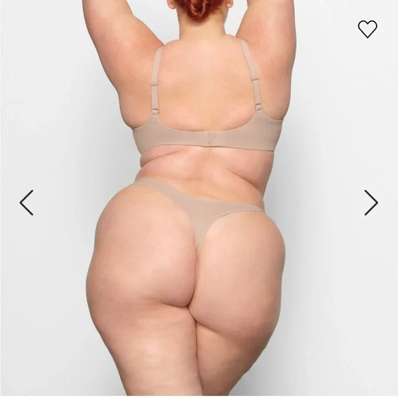 Skims Fits Everybody T-Shirt Bra - Picture 4 of 8